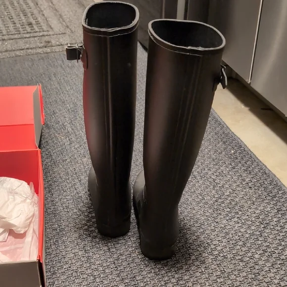 Hunter Slim Black Waterproof Rain Boots - Picture 7 of 7